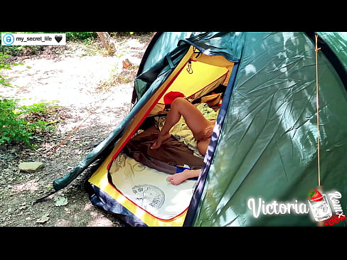 ❤️ Difilmkan di kamera Pria brengsek yang bersemangat dari Orang Asing di dalam tenda ☑ Porn buatan sendiri pada kami